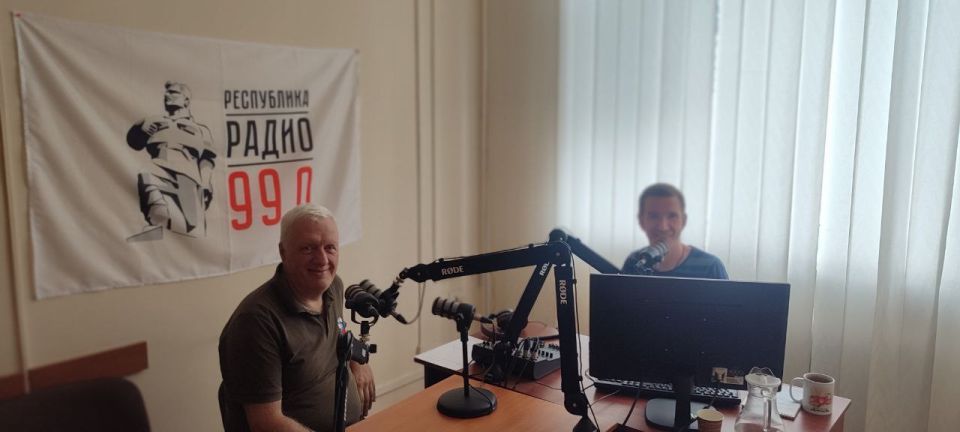 Заместитель председателя #Комитет_по_образованию_науке_культуре_и_делам_общественных_организаций Андрей Бедило (фракция «Единая Россия») провел прием граждан в муниципальном образовании городского округа Торез Заместитель председателя #Комитет_по_образованию_науке_культуре_и_делам_общественных_организаций Андрей Бедило (фракция «Единая Россия») провел прием граждан в муниципальном образовании городского округа Торез