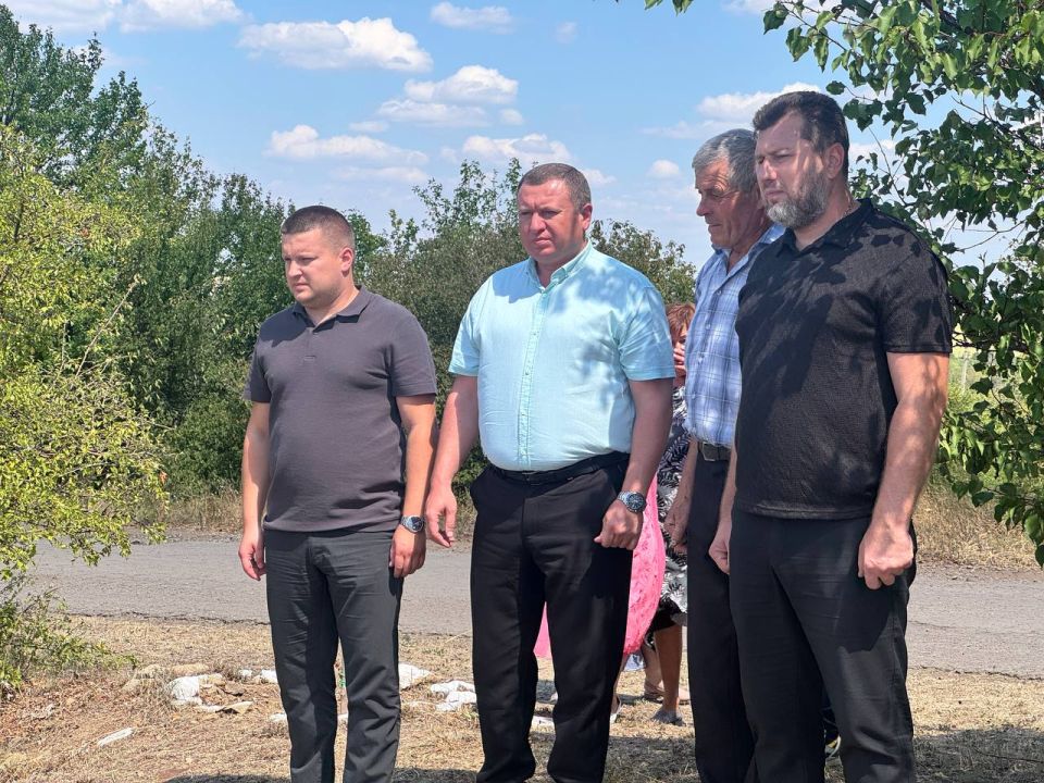11 лет назад в Снежном погиб фотокорреспондент агентства "Россия сегодня" Андрей Стенин 11 лет назад в Снежном погиб фотокорреспондент агентства "Россия сегодня" Андрей Стенин