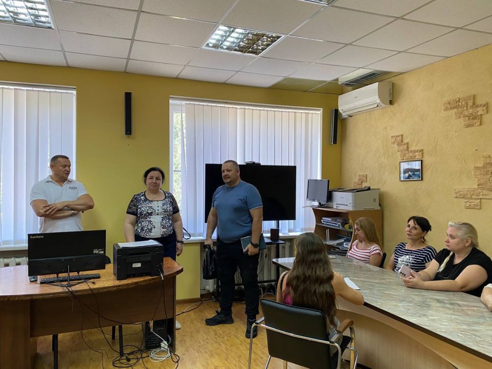 Виктория Жукова: По поручению Главы Донецкой Народной Республики регулярно проводятся встречи с трудовыми коллективами руководством Администрации округа Виктория Жукова: По поручению Главы Донецкой Народной Республики регулярно проводятся встречи с трудовыми коллективами руководством Администрации округа