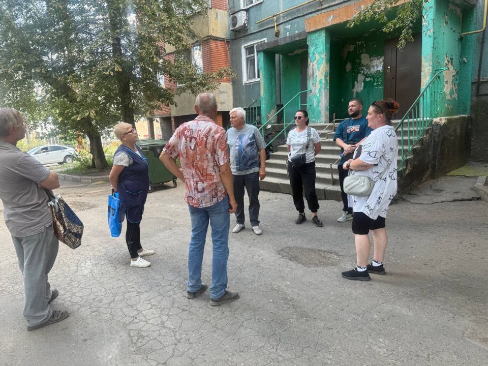 6 августа руководитель Управы Центрально-Городского района Владимир Меша провел встречу с жителями на подведомственной территории по адресу мкр 6 августа руководитель Управы Центрально-Городского района Владимир Меша провел встречу с жителями на подведомственной территории по адресу мкр