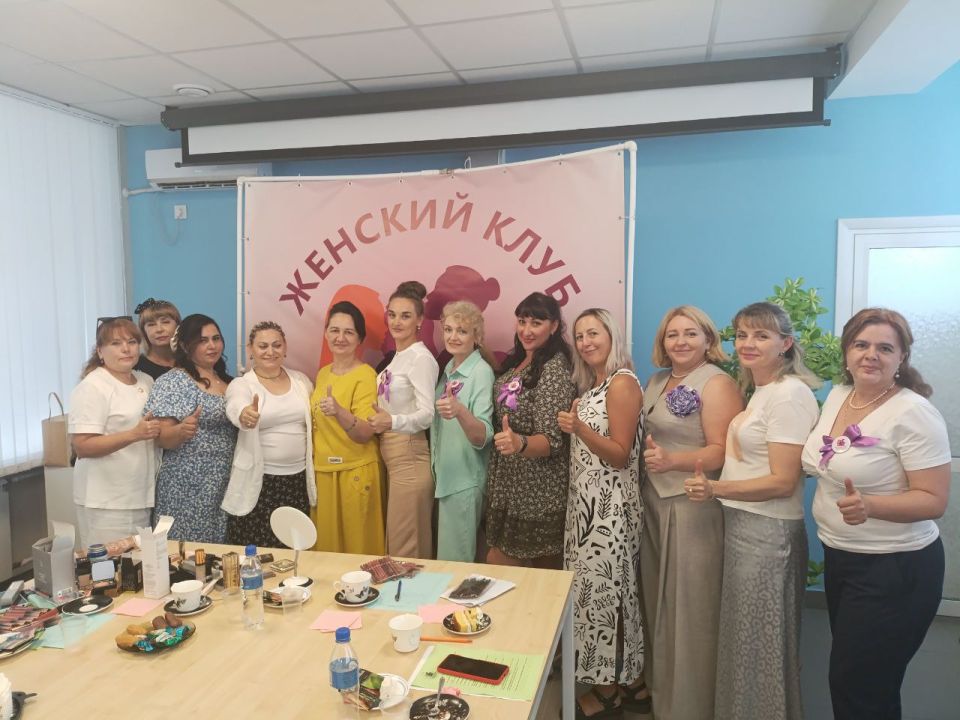 Одна из участниц поделилась очень трогательным стихотворением Екатерины Горбовской: "Я думала, что главное в погоне за судьбой..." — и это напомнило нам, что настоящая магия — в умении быть собой и находить красоту в каждом... Одна из участниц поделилась очень трогательным стихотворением Екатерины Горбовской: "Я думала, что главное в погоне за судьбой..." — и это напомнило нам, что настоящая магия — в умении быть собой и находить красоту в каждом...