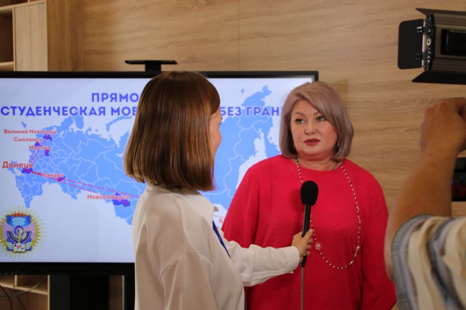 Встреча в формате «Прямой диалог» под названием «Студенческая мобильность без границ» состоялась 5 августа в Донецком национальном университете экономики и торговли имени Михаила Туган-Барановского Встреча в формате «Прямой диалог» под названием «Студенческая мобильность без границ» состоялась 5 августа в Донецком национальном университете экономики и торговли имени Михаила Туган-Барановского