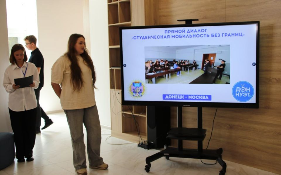 Встреча в формате «Прямой диалог» под названием «Студенческая мобильность без границ» состоялась 5 августа в Донецком национальном университете экономики и торговли имени Михаила Туган-Барановского Встреча в формате «Прямой диалог» под названием «Студенческая мобильность без границ» состоялась 5 августа в Донецком национальном университете экономики и торговли имени Михаила Туган-Барановского