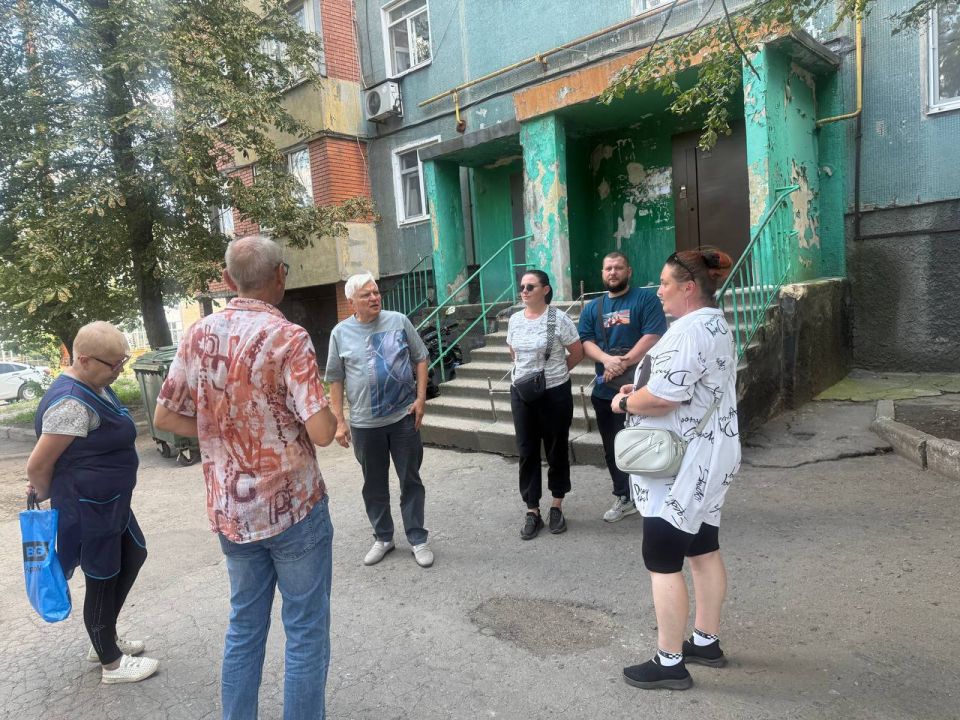 6 августа руководитель Управы Центрально-Городского района Владимир Меша провел встречу с жителями на подведомственной территории по адресу мкр 6 августа руководитель Управы Центрально-Городского района Владимир Меша провел встречу с жителями на подведомственной территории по адресу мкр