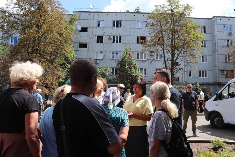 Александр Волошин: #гуманитарнаяпомощь. Накануне депутаты Народного Совета ДНР во главе с Председателем Константином Кузьминым посетили город Курахово, чтобы передать гуманитарную помощь жителям Александр Волошин: #гуманитарнаяпомощь. Накануне депутаты Народного Совета ДНР во главе с Председателем Константином Кузьминым посетили город Курахово, чтобы передать гуманитарную помощь жителям