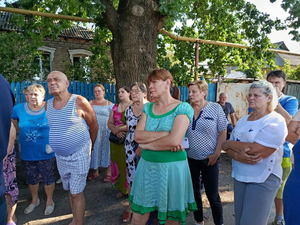 Василий Ткачук: Сегодня, 6 августа, по поручению Главы ДНР Дениса Пушилина, на подведомственной территории Калининского внутригородского района состоялась встреча с жителями улицы Гомелевская Василий Ткачук: Сегодня, 6 августа, по поручению Главы ДНР Дениса Пушилина, на подведомственной территории Калининского внутригородского района состоялась встреча с жителями улицы Гомелевская