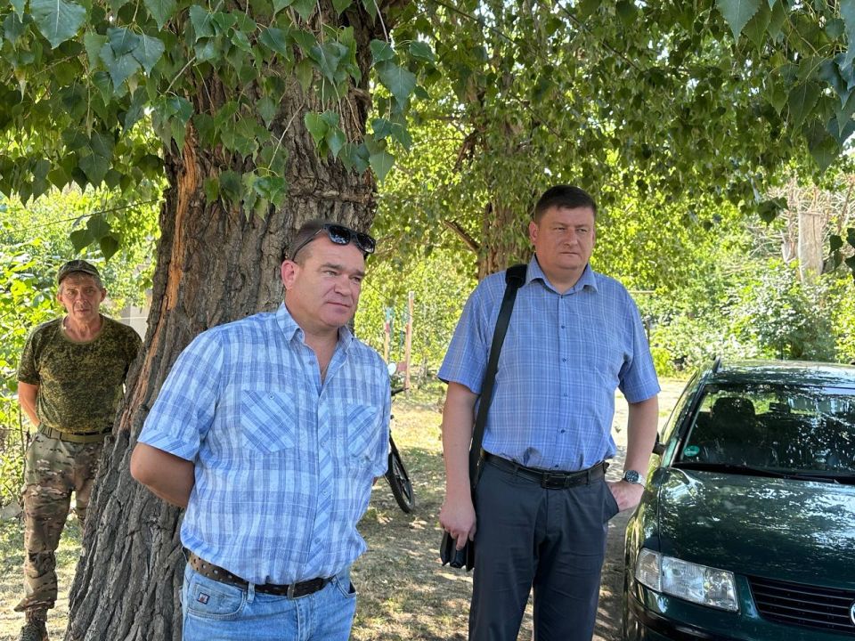Денис Зубов: Сход граждан. 6 августа состоялась встреча заместителя главы администрации городского округа Иловайск Кузнецова Александра Васильевича с местными жителями, которую он провел совместно с депутатом Народного... Денис Зубов: Сход граждан. 6 августа состоялась встреча заместителя главы администрации городского округа Иловайск Кузнецова Александра Васильевича с местными жителями, которую он провел совместно с депутатом Народного...