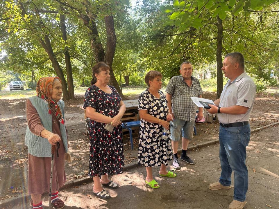 Иван Адамец: Депутат Донецкого городского совета Герман Полунин провел встречу с жителями по улице Словацкая в Куйбышевском районе Иван Адамец: Депутат Донецкого городского совета Герман Полунин провел встречу с жителями по улице Словацкая в Куйбышевском районе