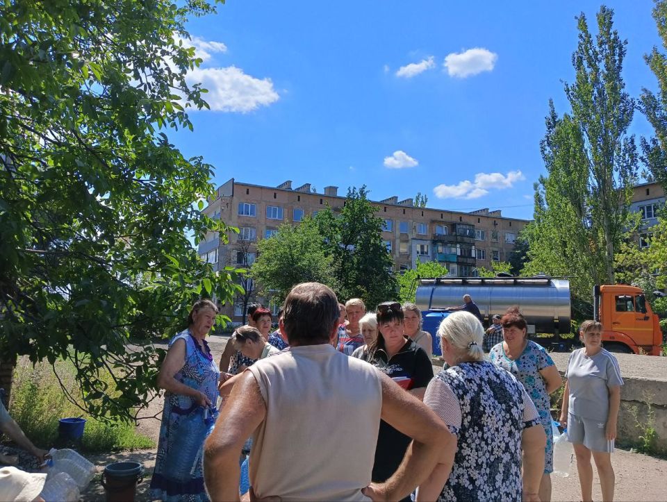 Во исполнение поручения Главы Донецкой Народной Республики Дениса Владимировича Пушилина о ведении постоянного диалога с жителями республики, заместитель председателя Дебальцевского городского совета Анастасия Костина... Во исполнение поручения Главы Донецкой Народной Республики Дениса Владимировича Пушилина о ведении постоянного диалога с жителями республики, заместитель председателя Дебальцевского городского совета Анастасия Костина...