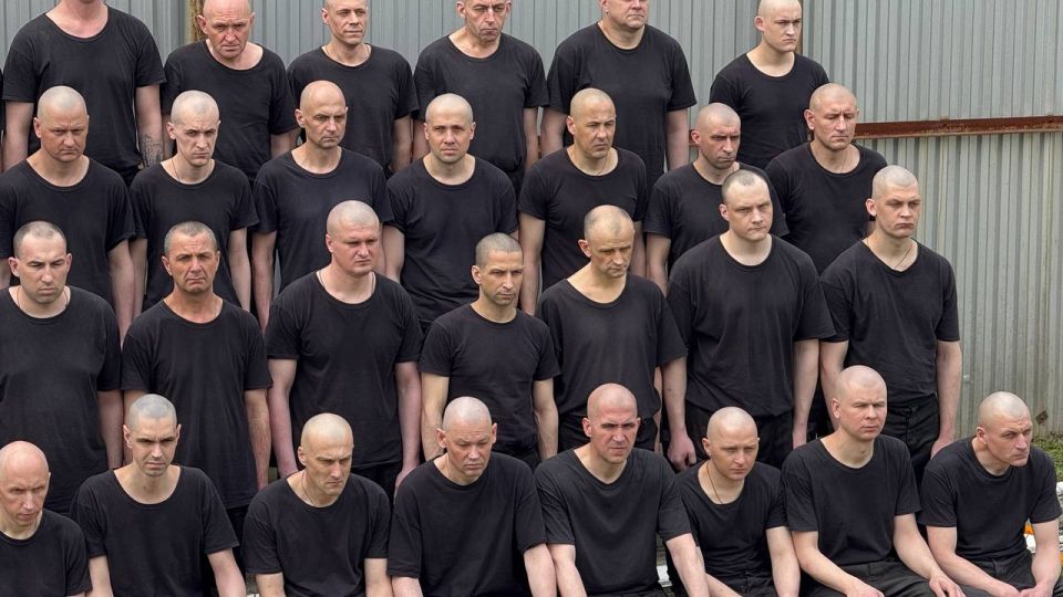 Это 99 человек из 1000 украинских пленных, которых Киев просто вычеркнул из списков на обмен, вставив другие фамилии Это 99 человек из 1000 украинских пленных, которых Киев просто вычеркнул из списков на обмен, вставив другие фамилии