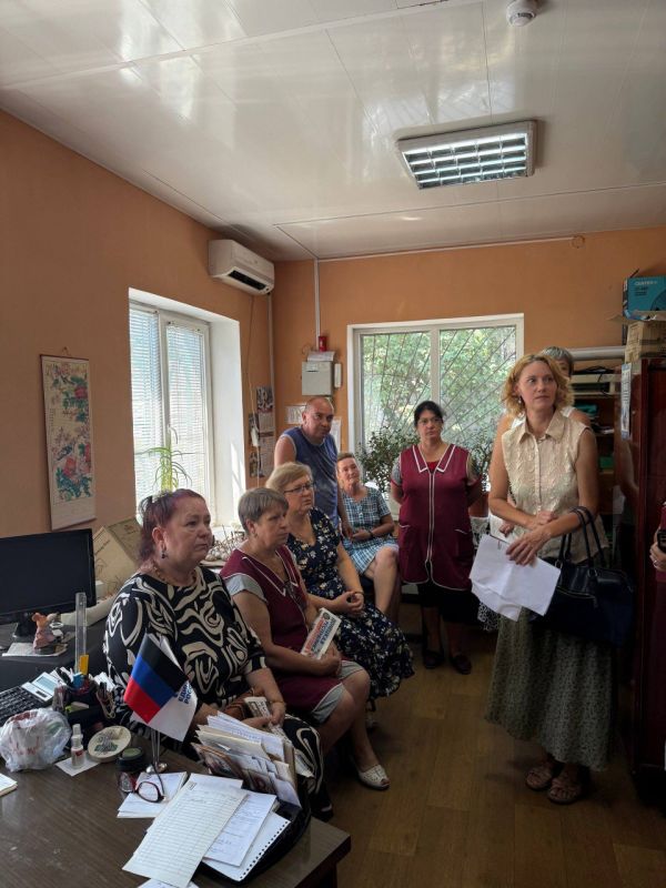 Сегодня, 06 августа, провел встречу с трудовым коллективом ООО «Старобешевский хлеб» начальник Моспинского территориального управления администрации городского округа Донецк Олег Владимирович Стрельченко Сегодня, 06 августа, провел встречу с трудовым коллективом ООО «Старобешевский хлеб» начальник Моспинского территориального управления администрации городского округа Донецк Олег Владимирович Стрельченко