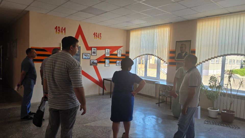 Встреча с коллективом Урзуфской школы: обсуждение актуальных вопросов Встреча с коллективом Урзуфской школы: обсуждение актуальных вопросов