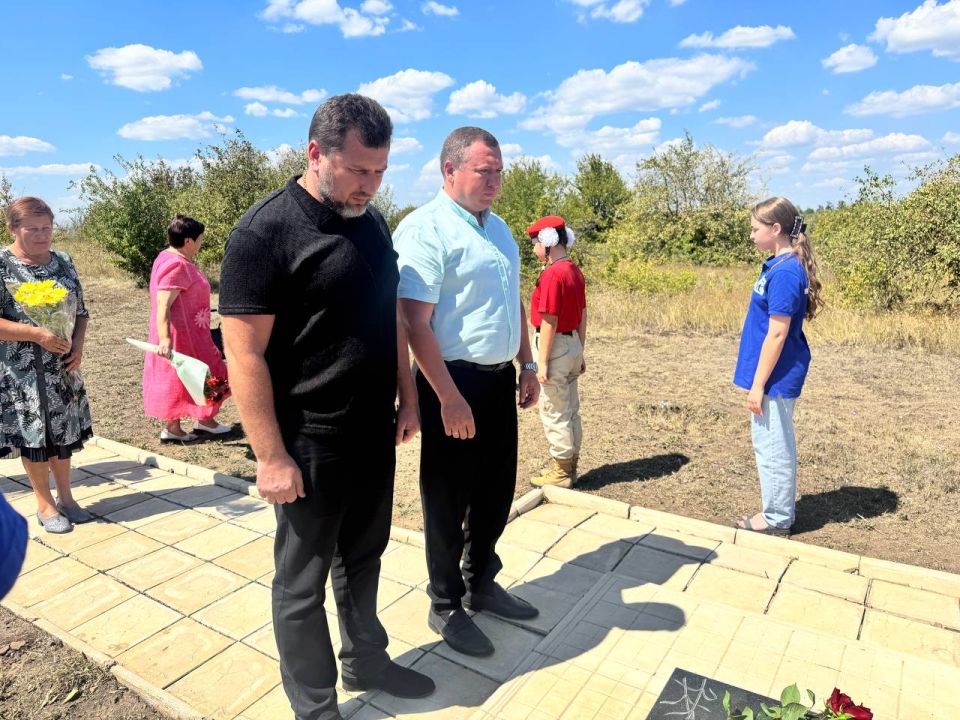 Сергей Ермаков: 6 августа вместе с депутатами городского совета и жителями возложил цветы к памятнику погибшим журналистам Сергей Ермаков: 6 августа вместе с депутатами городского совета и жителями возложил цветы к памятнику погибшим журналистам
