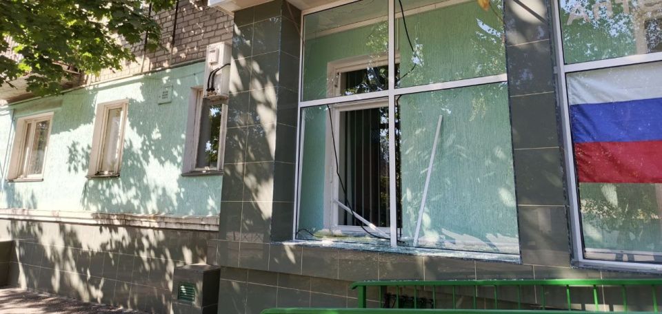 Последствия атаки дрона в центре Горловки Последствия атаки дрона в центре Горловки