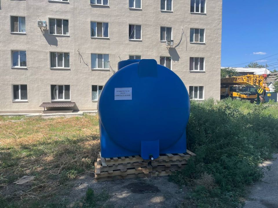 Продолжаем оснащение многоквартирных домов временными водными резервуарами Продолжаем оснащение многоквартирных домов временными водными резервуарами