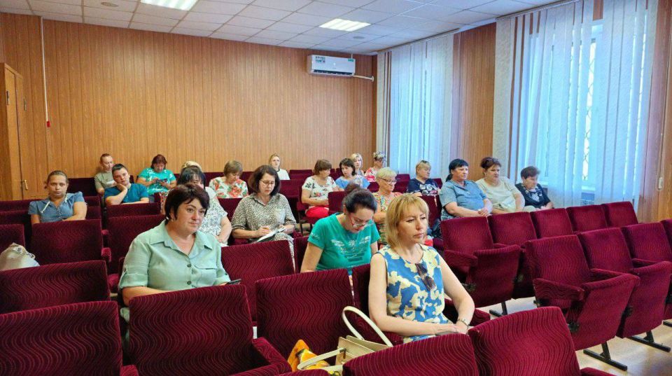 Сегодня руководитель Управы Буденновского внутригородского района Михаил Меренков провел аппаратное совещание с участием депутата Народного совета Донецкой Народной Республики Юрия Леонова и депутата Донецкого городского... Сегодня руководитель Управы Буденновского внутригородского района Михаил Меренков провел аппаратное совещание с участием депутата Народного совета Донецкой Народной Республики Юрия Леонова и депутата Донецкого городского...