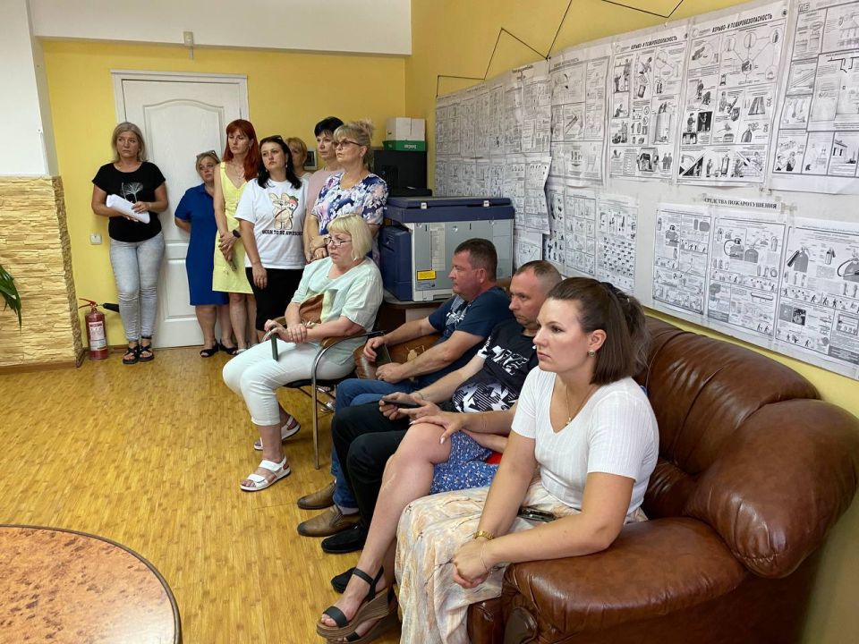 Виктория Жукова: По поручению Главы Донецкой Народной Республики регулярно проводятся встречи с трудовыми коллективами руководством Администрации округа Виктория Жукова: По поручению Главы Донецкой Народной Республики регулярно проводятся встречи с трудовыми коллективами руководством Администрации округа