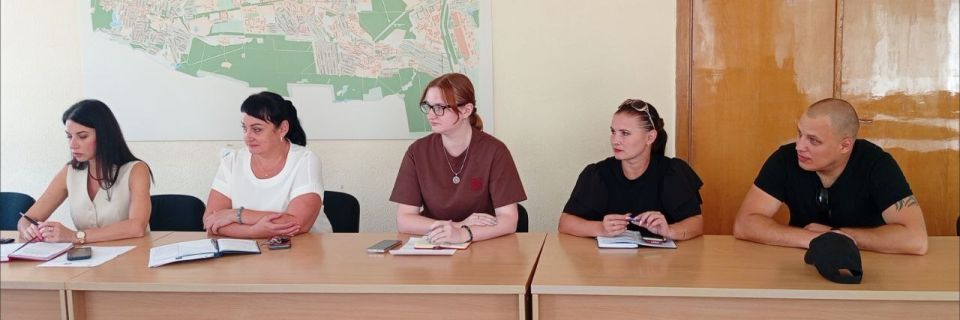 Наталья Бегуненко: Сегодня, 6 августа, руководитель Управы Петровского внутригородского района Администрации городского округа Донецк Бегуненко Наталья провела еженедельное аппаратное совещание Наталья Бегуненко: Сегодня, 6 августа, руководитель Управы Петровского внутригородского района Администрации городского округа Донецк Бегуненко Наталья провела еженедельное аппаратное совещание