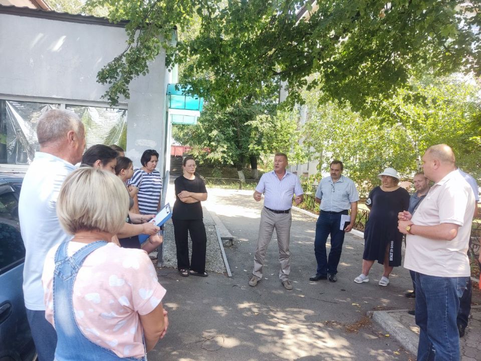 Юрий Будрин: Сегодня, 06 августа 2025 года, по поручению Главы Республики Дениса Пушилина, в рамках проекта "Управдом", реализуемого Единой Россией, в Кировском районе г. Донецка прошел сход с жителями микрорайона ... Юрий Будрин: Сегодня, 06 августа 2025 года, по поручению Главы Республики Дениса Пушилина, в рамках проекта "Управдом", реализуемого Единой Россией, в Кировском районе г. Донецка прошел сход с жителями микрорайона ...