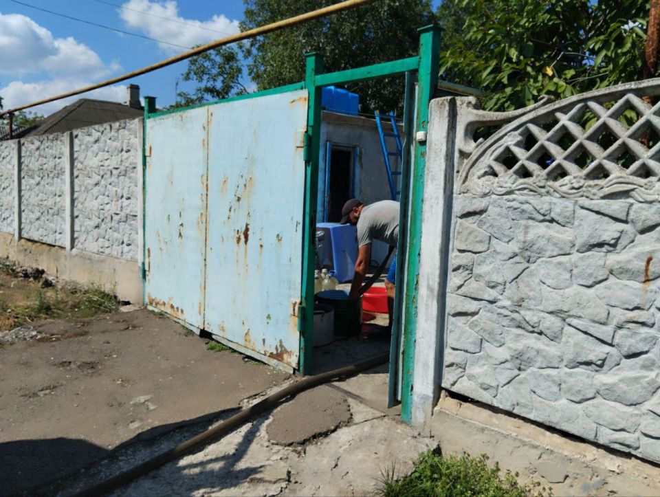 В Кировском внутригородском районе организован подвоз воды В Кировском внутригородском районе организован подвоз воды