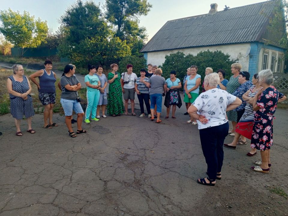 В Шахтерском муниципальном округе 5 августа состоялась встреча председателя общественного совета Шахтерского округа Галины Бугрий с жителями улицы Октябрьская В Шахтерском муниципальном округе 5 августа состоялась встреча председателя общественного совета Шахтерского округа Галины Бугрий с жителями улицы Октябрьская