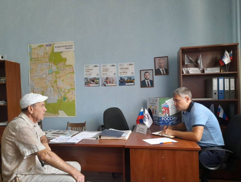 По поручению Главы ДНР Дениса Пушилина руководитель Управы Буденновского внутригородского района Михаил Меренков совместно с депутатами Народного Совета Ольгой Арутиновой и Донецкого городского совета Николаем Тимченко... По поручению Главы ДНР Дениса Пушилина руководитель Управы Буденновского внутригородского района Михаил Меренков совместно с депутатами Народного Совета Ольгой Арутиновой и Донецкого городского совета Николаем Тимченко...