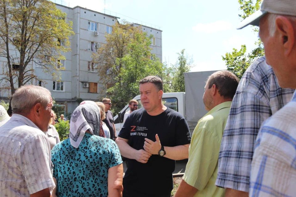 Александр Волошин: #гуманитарнаяпомощь. Накануне депутаты Народного Совета ДНР во главе с Председателем Константином Кузьминым посетили город Курахово, чтобы передать гуманитарную помощь жителям Александр Волошин: #гуманитарнаяпомощь. Накануне депутаты Народного Совета ДНР во главе с Председателем Константином Кузьминым посетили город Курахово, чтобы передать гуманитарную помощь жителям