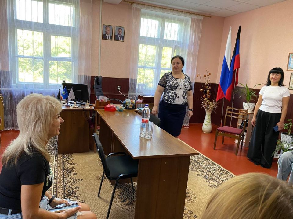 Виктория Жукова: По поручению Главы Донецкой Народной Республики регулярно проводятся встречи с трудовыми коллективами руководством Администрации округа Виктория Жукова: По поручению Главы Донецкой Народной Республики регулярно проводятся встречи с трудовыми коллективами руководством Администрации округа