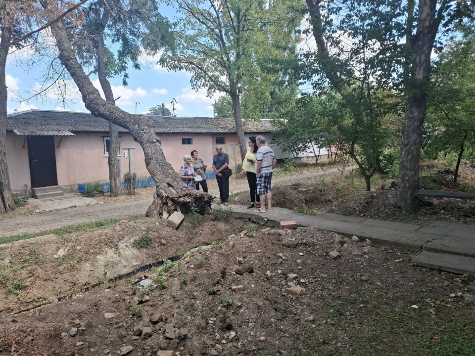 Во исполнение поручения Главы Донецкой Народной Республики Дениса Владимировича Пушилина о ведении постоянного диалога с жителями республики, 06 августа 2025 года Анжелика Россоха провела встречу с жителями в пгт Мироновский Во исполнение поручения Главы Донецкой Народной Республики Дениса Владимировича Пушилина о ведении постоянного диалога с жителями республики, 06 августа 2025 года Анжелика Россоха провела встречу с жителями в пгт Мироновский