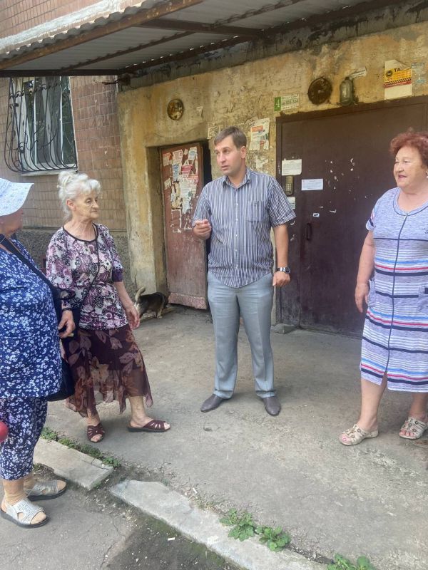 По поручению главы ДНР Дениса Пушилина провел встречу с жителями Ленинского внутригородского района По поручению главы ДНР Дениса Пушилина провел встречу с жителями Ленинского внутригородского района
