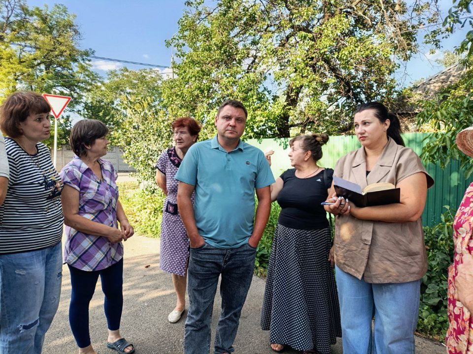 Председатель Комитета Народного Совета по жилищно-коммунальному хозяйству Анна Кондрыкинская провела сход граждан в Киевском районе с жителями улицы Лейтенанта Шмидта Председатель Комитета Народного Совета по жилищно-коммунальному хозяйству Анна Кондрыкинская провела сход граждан в Киевском районе с жителями улицы Лейтенанта Шмидта