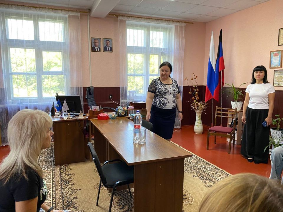 Виктория Жукова: По поручению Главы Донецкой Народной Республики регулярно проводятся встречи с трудовыми коллективами руководством Администрации округа Виктория Жукова: По поручению Главы Донецкой Народной Республики регулярно проводятся встречи с трудовыми коллективами руководством Администрации округа