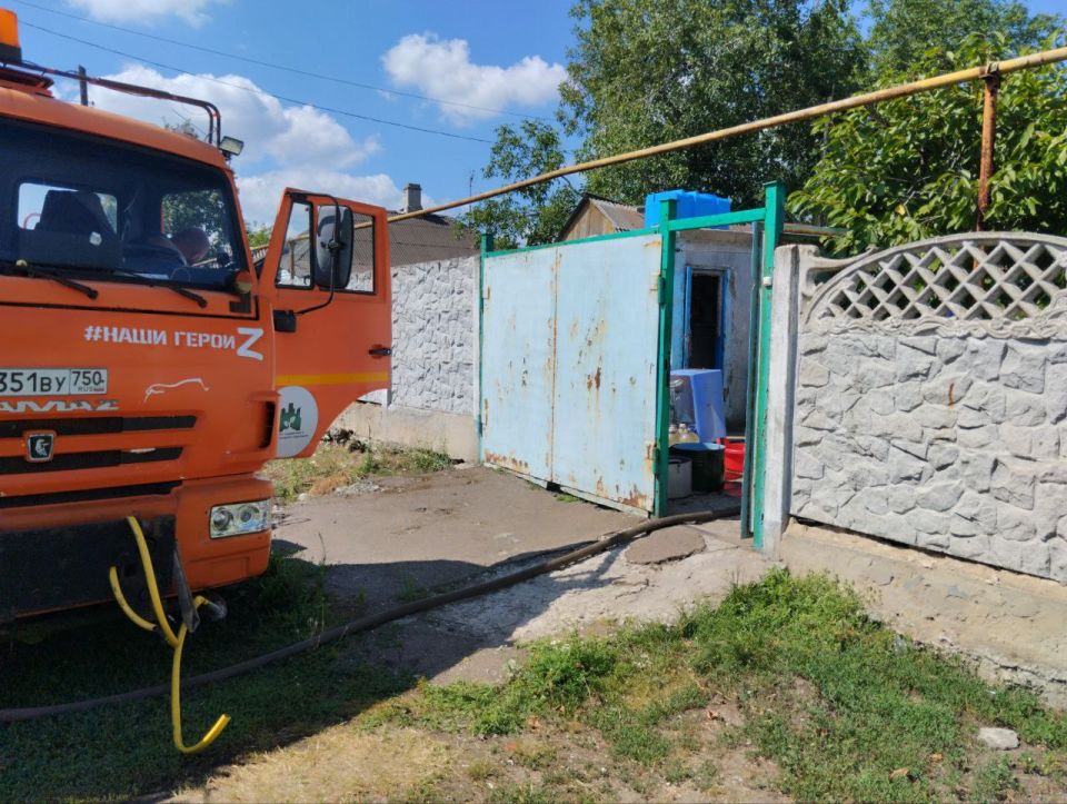 В Кировском внутригородском районе организован подвоз воды В Кировском внутригородском районе организован подвоз воды
