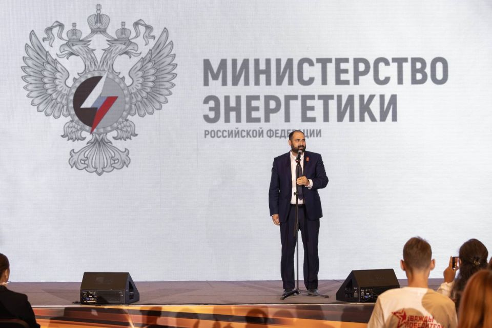 Дважды победители: Минэнерго России организовало патриотическую экскурсию для школьников из Горловки Дважды победители: Минэнерго России организовало патриотическую экскурсию для школьников из Горловки