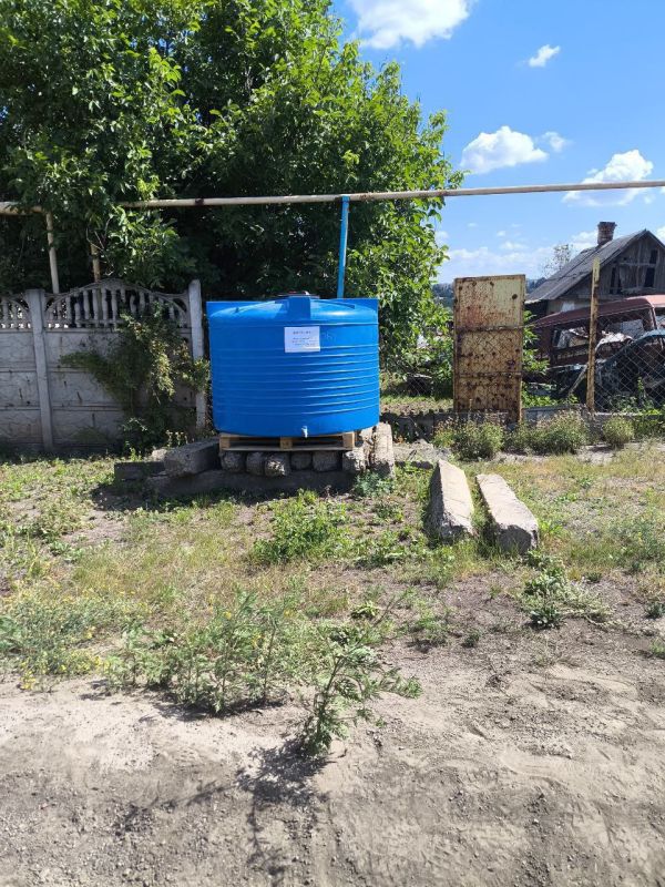 Вместе с Главой ДНР Денисом Пушилиным продолжаем борьбу за воду: ежедневно в Ясиноватском муниципальном округе ведётся установка ёмкостей разного объема Вместе с Главой ДНР Денисом Пушилиным продолжаем борьбу за воду: ежедневно в Ясиноватском муниципальном округе ведётся установка ёмкостей разного объема