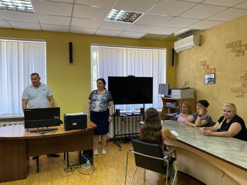 Виктория Жукова: По поручению Главы Донецкой Народной Республики регулярно проводятся встречи с трудовыми коллективами руководством Администрации округа Виктория Жукова: По поручению Главы Донецкой Народной Республики регулярно проводятся встречи с трудовыми коллективами руководством Администрации округа