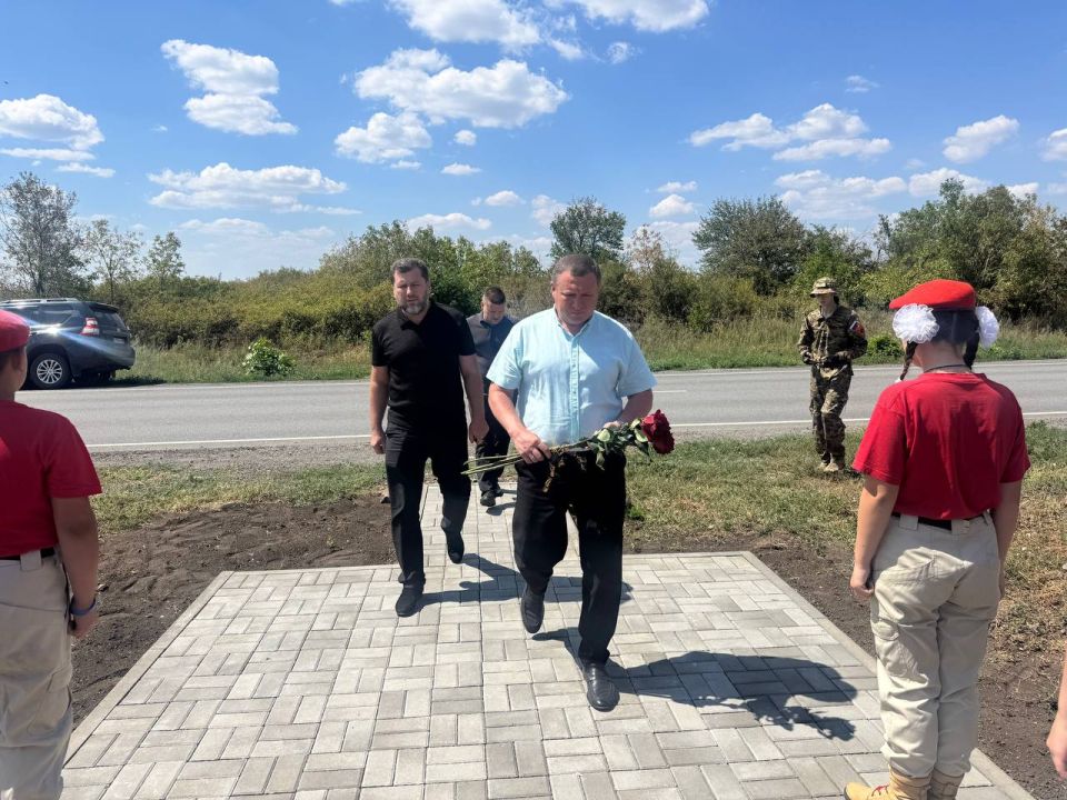 В Снежном почтили память защитников 43-го блокпоста В Снежном почтили память защитников 43-го блокпоста