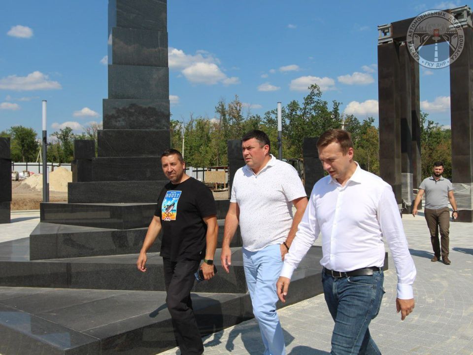 В рамках восстановления улично-дорожной сети в городах Республики особый приоритет отдаем дорогам в направлении значимых социальных объектов В рамках восстановления улично-дорожной сети в городах Республики особый приоритет отдаем дорогам в направлении значимых социальных объектов