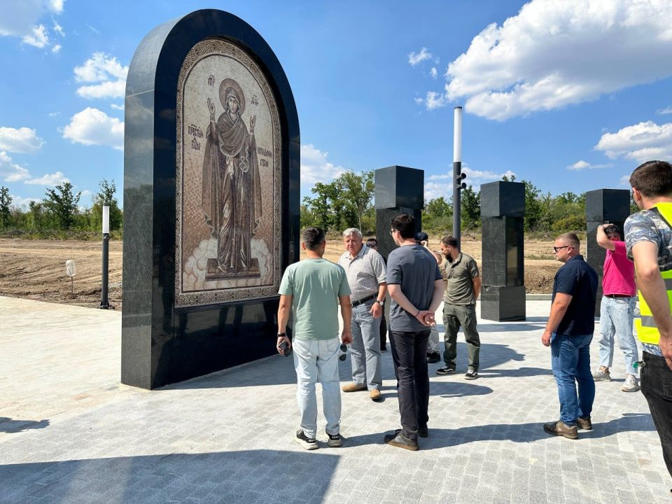 Сформированы основные конструктивные элементы военно-мемориального комплекса, строительство которого ведется на территории кладбища «Донецкое море» Сформированы основные конструктивные элементы военно-мемориального комплекса, строительство которого ведется на территории кладбища «Донецкое море»