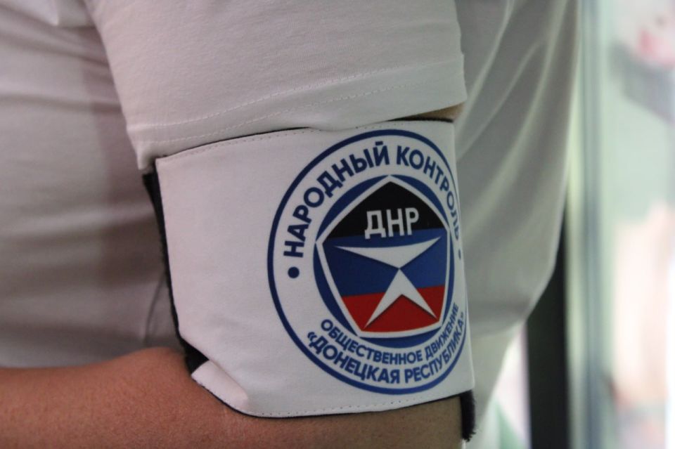 Роман Конев: Активисты Народного контроля проверили ряд магазинов Горловки на предмет наличия в продаже разливной воды и соблюдение цен на нее Роман Конев: Активисты Народного контроля проверили ряд магазинов Горловки на предмет наличия в продаже разливной воды и соблюдение цен на нее