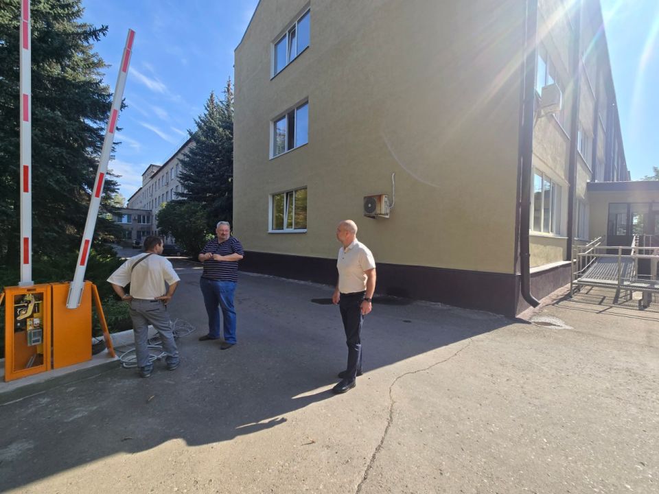 Сергей Желновач: Во время рабочей поездки в г.Светлодарск, проверил выполненные работы здания поликлиники ГБУ «Центральная городская больница г. Светлодарска», которые выполнила подрядная организация ООО «Стратегия» Сергей Желновач: Во время рабочей поездки в г.Светлодарск, проверил выполненные работы здания поликлиники ГБУ «Центральная городская больница г. Светлодарска», которые выполнила подрядная организация ООО «Стратегия»
