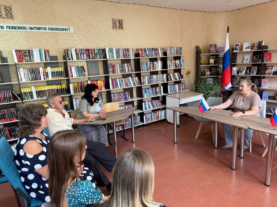 Денис Зубов: В Иловайске обсудили насущные вопросы с сотрудниками городской библиотеки Денис Зубов: В Иловайске обсудили насущные вопросы с сотрудниками городской библиотеки