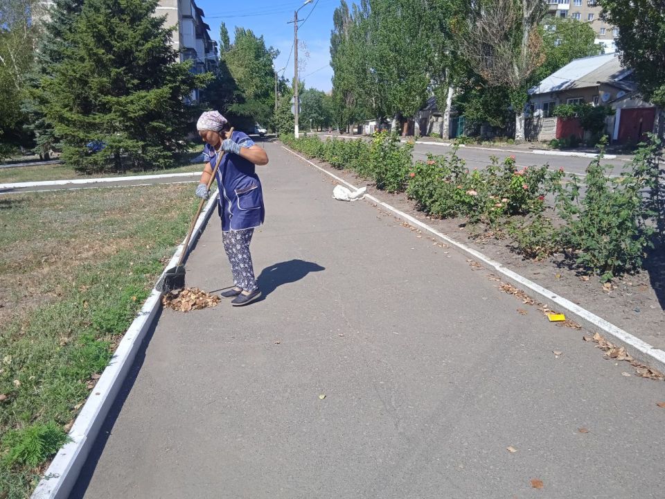 Силами коммунальных предприятий были проделаны работы по наведению чистоты и порядка на территории г. Моспино: Силами коммунальных предприятий были проделаны работы по наведению чистоты и порядка на территории г. Моспино: