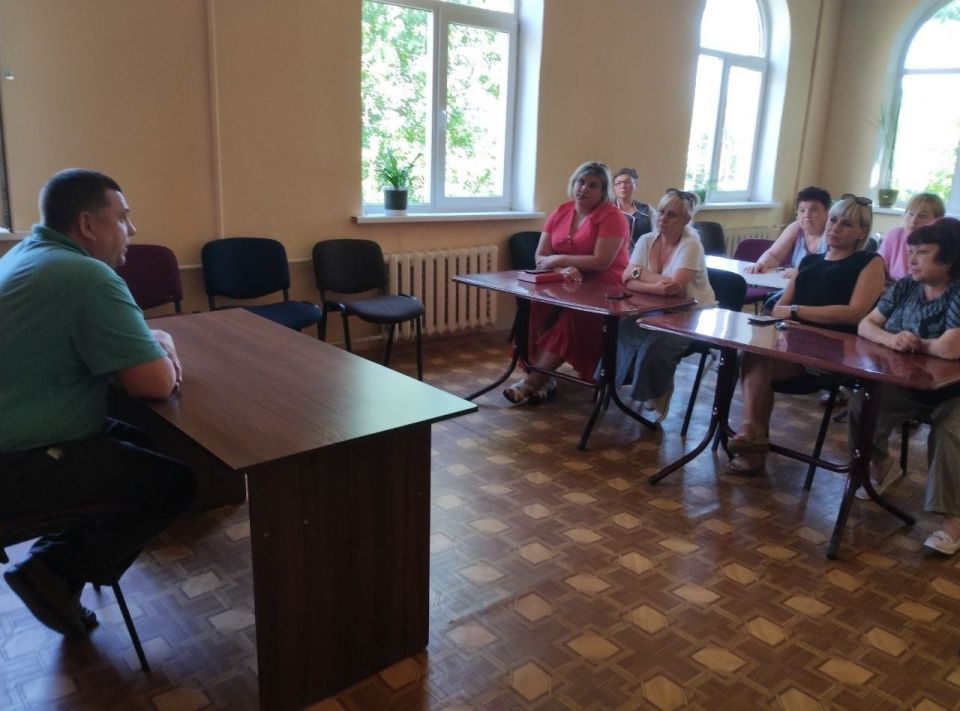 7 августа в Червоногвардейском районе состоялась встреча руководителя Управы Червоногвардейского района Антона Гринзовского с трудовым коллективом государственного бюджетного учреждения социального обслуживания «Центр... 7 августа в Червоногвардейском районе состоялась встреча руководителя Управы Червоногвардейского района Антона Гринзовского с трудовым коллективом государственного бюджетного учреждения социального обслуживания «Центр...