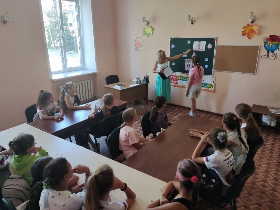 5 августа 2025 года, во Дворце культуры им. Воровского состоялась познавательная викторина «Азбука дорожного движения», посвященная Международному дню светофора 5 августа 2025 года, во Дворце культуры им. Воровского состоялась познавательная викторина «Азбука дорожного движения», посвященная Международному дню светофора