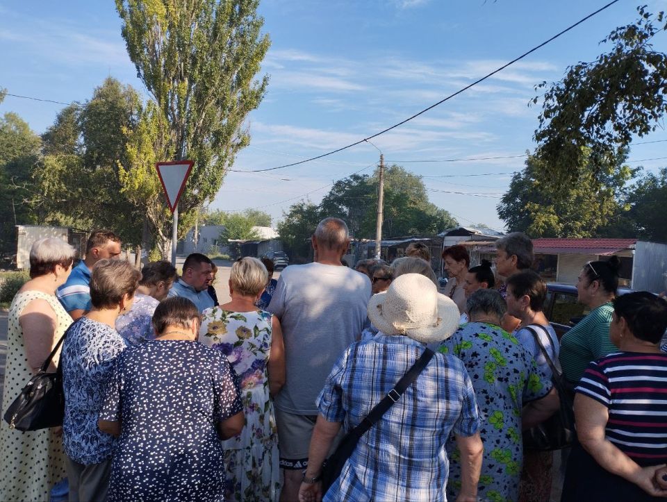 Руководитель управы Куйбышевского внутригородского района Иван Адамец провел встречу с жителями поселка шахты «Октябрьский рудник» Руководитель управы Куйбышевского внутригородского района Иван Адамец провел встречу с жителями поселка шахты «Октябрьский рудник»