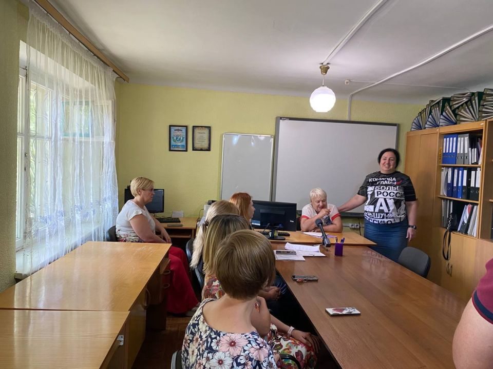Виктория Жукова: Провела встречу с трудовым коллективом ГБУ "Харцызский городской центр занятости" Виктория Жукова: Провела встречу с трудовым коллективом ГБУ "Харцызский городской центр занятости"
