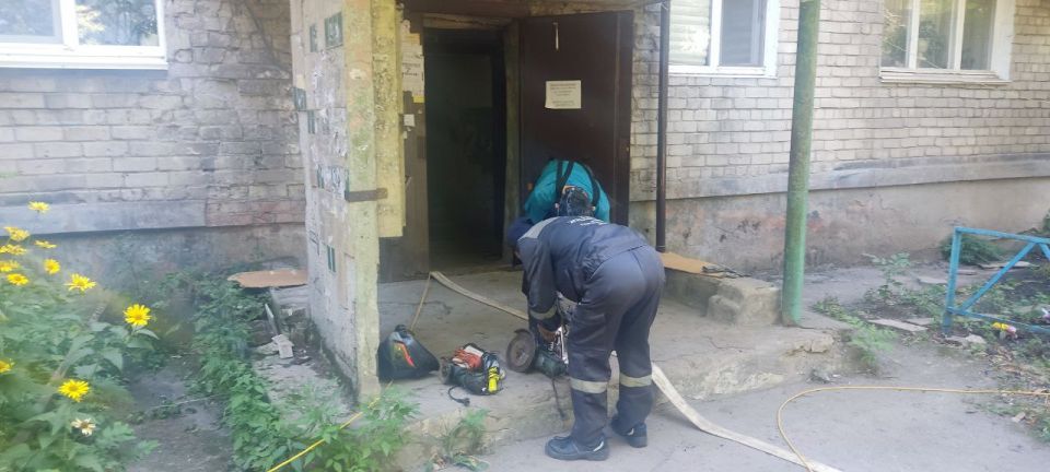По поручению Главы ДНР Дениса Пушилина, продолжаются аварийно-восстановительные работы в Ленинском внутригородском районе г. Донецка По поручению Главы ДНР Дениса Пушилина, продолжаются аварийно-восстановительные работы в Ленинском внутригородском районе г. Донецка