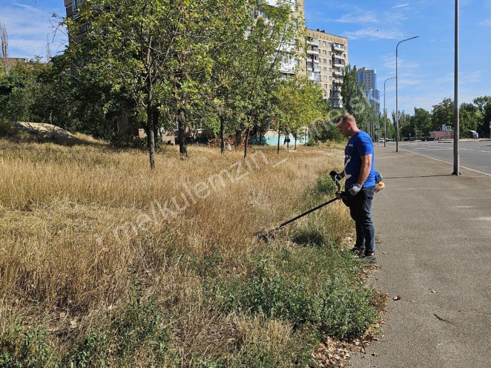 Алексей Кулемзин: В рамках партийного проекта Единой России «Городская среда» в Ворошиловском районе прошла экологическая акция «Чистый четверг» Алексей Кулемзин: В рамках партийного проекта Единой России «Городская среда» в Ворошиловском районе прошла экологическая акция «Чистый четверг»