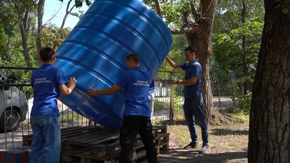 «Это только первая партия»: к закупке емкостей для воды подключились донецкие бизнесмены «Это только первая партия»: к закупке емкостей для воды подключились донецкие бизнесмены